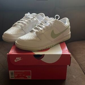 New Nike dunks (honeydews)